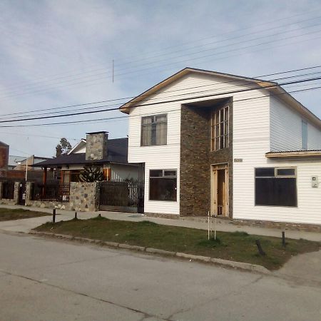 Hostal Los Pioneros Puerto Natales Esterno foto