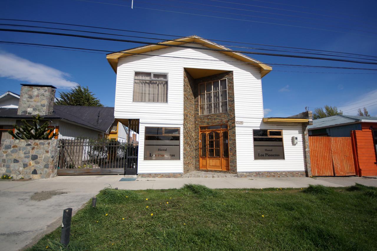 Hostal Los Pioneros Puerto Natales Esterno foto