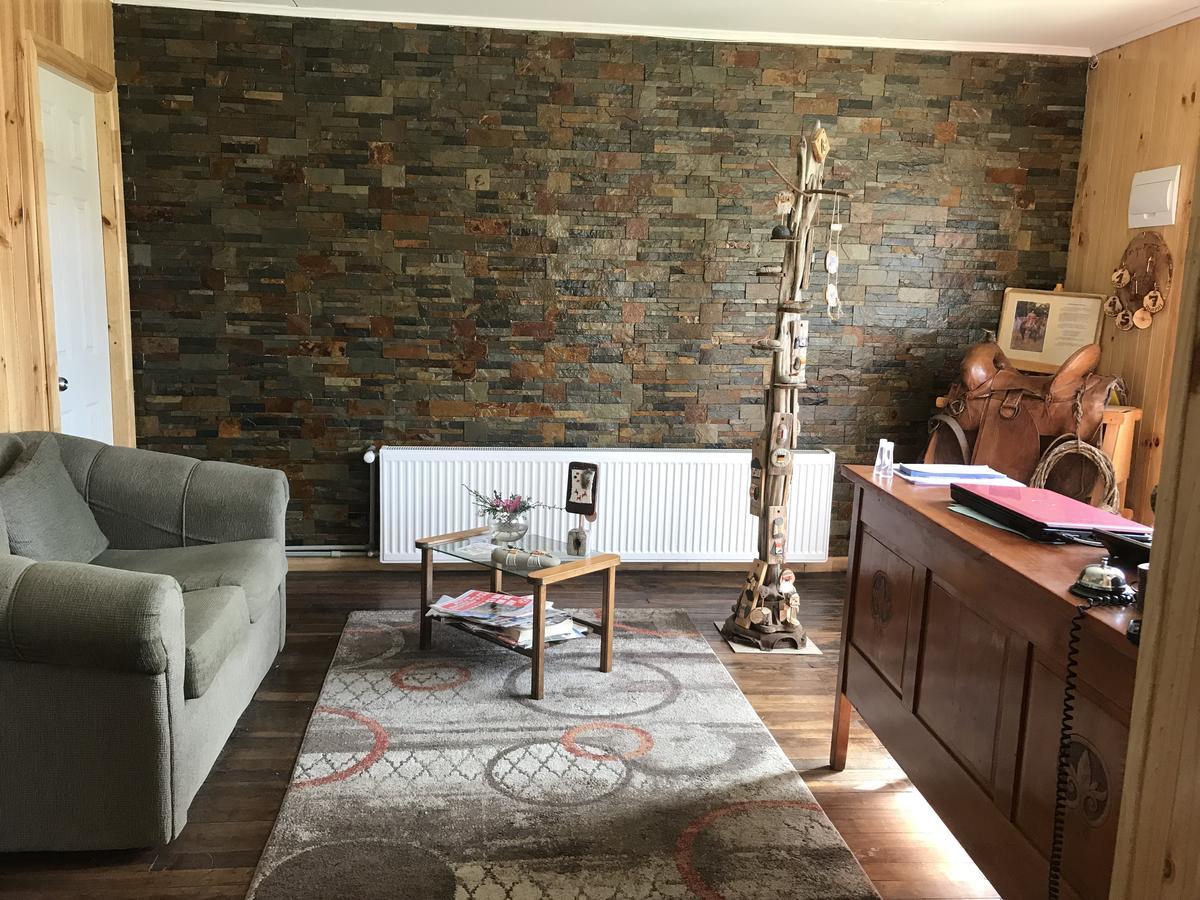 Hostal Los Pioneros Puerto Natales Esterno foto