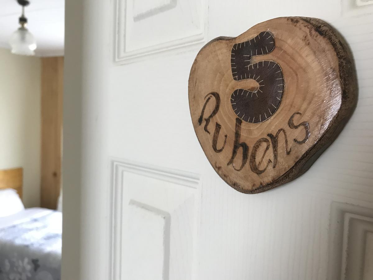 Hostal Los Pioneros Puerto Natales Esterno foto